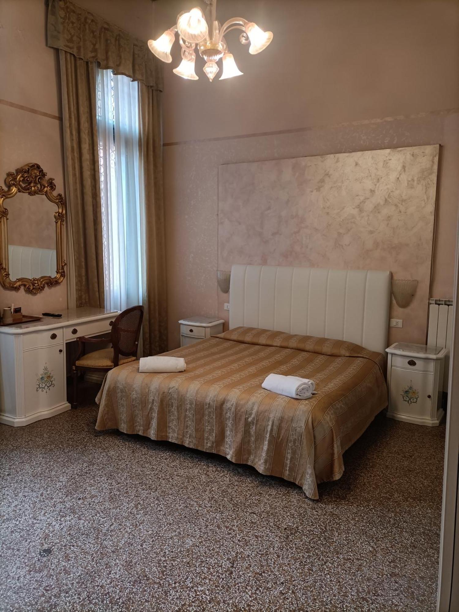Palazzo Lion Morosini - Check In Presso Locanda Ai Santi Apostoli Venedig Exterior foto